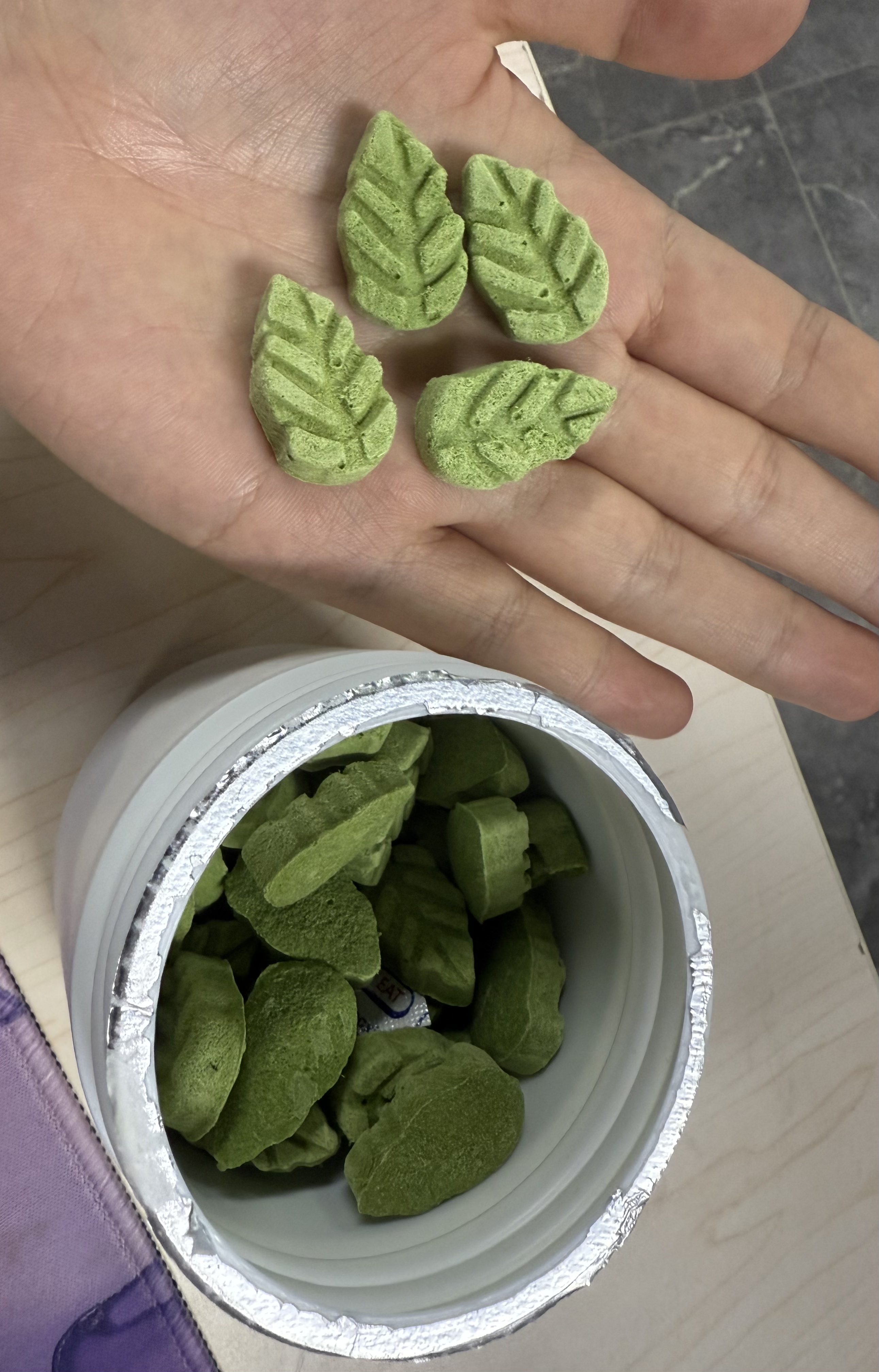 长期室内猫易积毛？皇族宠物云杉纤维排毛冻干实测14天，毛发亮了！(图2)
